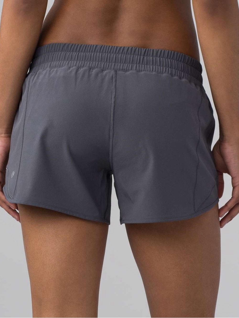 Lululemon Hotty Hot Short II (Long 4")
Dark Carbon